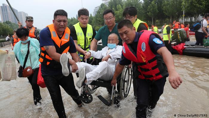 Inundaciones en China dejan casi 100 muertos