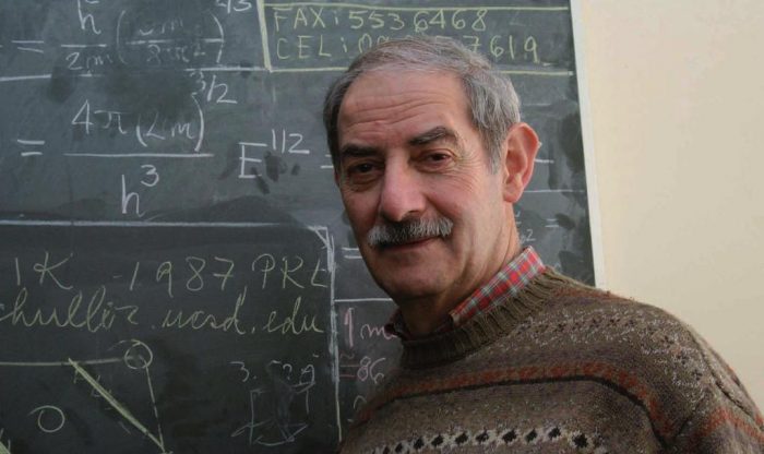 Físico cuántico Miguel Kiwi: “Ayer me dijeron que si tenía más de 75, tenía que llevar el certificado de un psiquiatra”