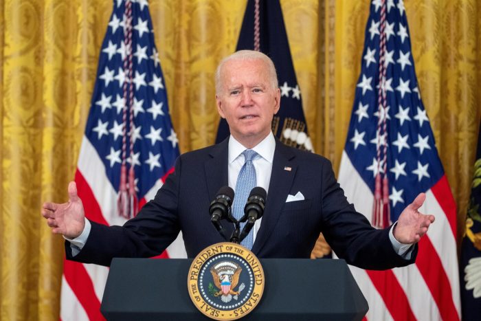 Presidente Biden no descarta que el Gobierno pueda ordenar vacunarse a todo EE.UU. de manera obligatoria