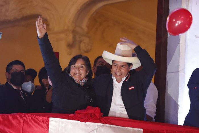 Tras semanas de espera, Pedro Castillo es proclamado presidente electo de Perú