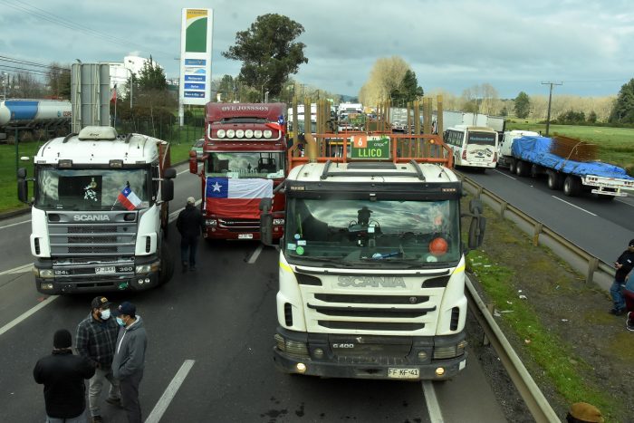 Camioneros protestan desde anoche en Collipulli exigiendo mayor seguridad en la zona