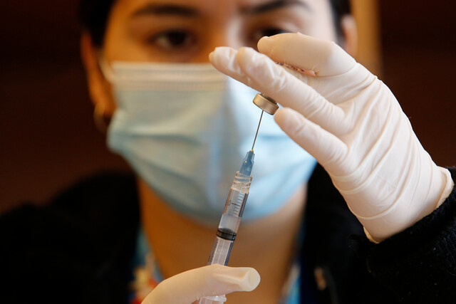 Sinovac anuncia vacuna contra variante Gamma y evalúan instalación de sede en el país