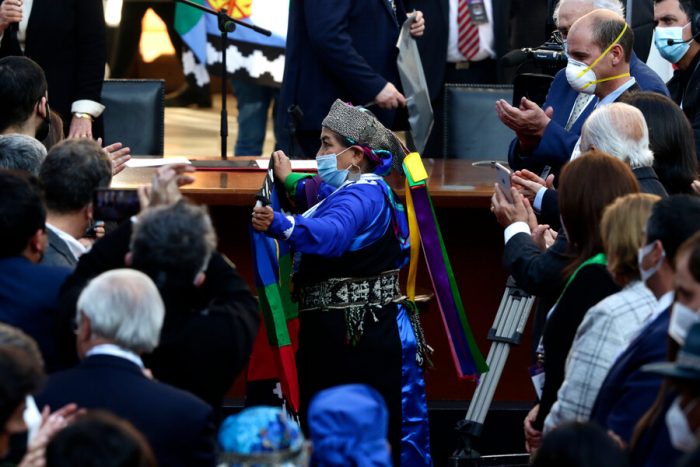 Quién es Elisa Loncon, la profesora mapuche elegida presidenta de la Convención Constituyente de Chile