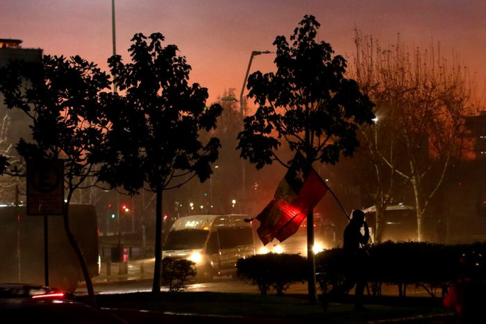 Locales arrasados en Lastarria deja nueva jornada de vandalismo tras manifestaciones por presos del estallido en Santiago