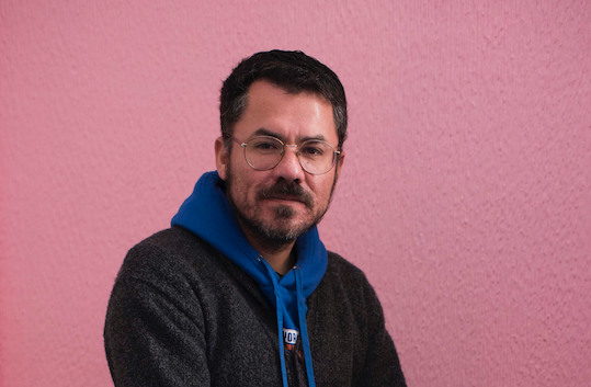 Cristóbal Gaete, autor de “Apuntes al  margen”: “Mis libros son muy desordenados, poco obedientes con las categorías de los géneros literarios”