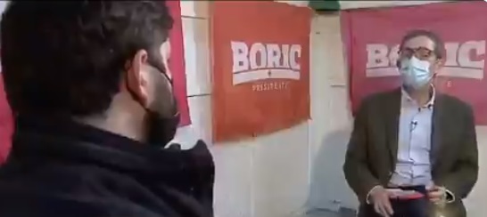 El momento en que periodista confunde detenidos desaparecidos con presos políticos en entrevista a Gabriel Boric