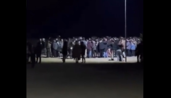No hubo detenidos: Cerca de 300 personas participaron de fiesta clandestina en playa el Golf de Cachagua