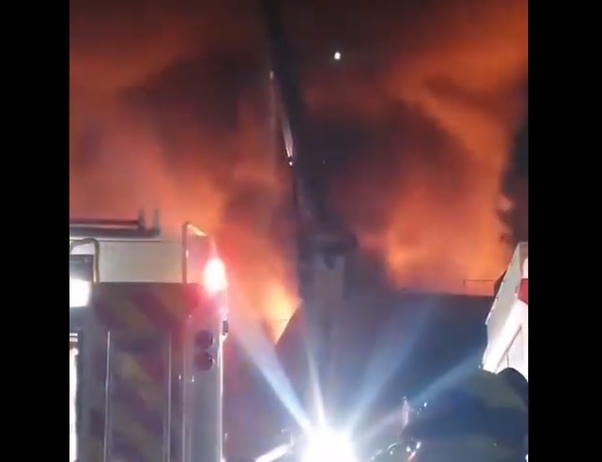Gran incendio fue acompañado con fuertes explosiones en fábrica de colchones en Coquimbo