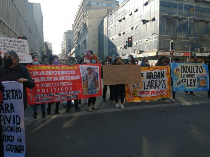 Convención Constitucional: Familiares de presos del estallido realizan manifestación en las afueras del exCongreso