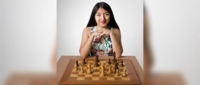 Javiera Gómez rompe los estereotipos de género en el ajedrez: “Tuve que empezar a ganarle a hombres más grandes para que dejaran de subestimarme  al momento de jugar”