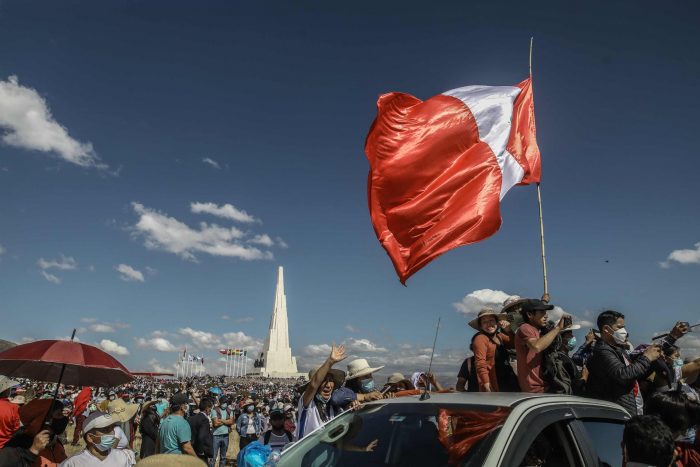 Bicentenario del Perú: El país en permanente prueba de estrés