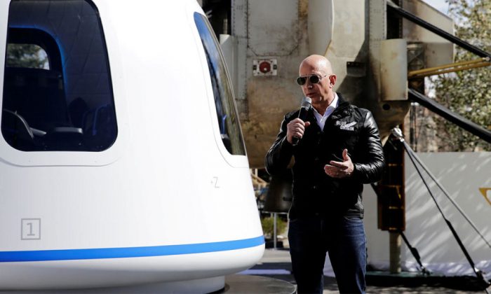 Jeff Bezos agradece a clientes y empleados de Amazon el pago de su vuelo espacial