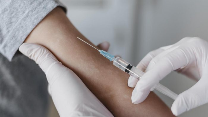 La importancia de la vacunación en menores de edad tras la aprobación del uso de CoronaVac en el país