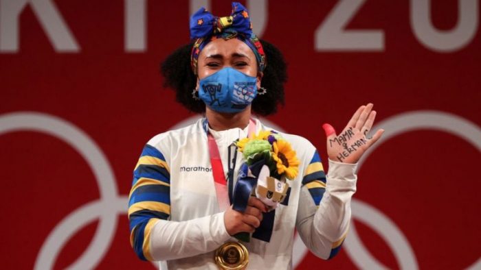 Tokio: Neisi Dajomes gana oro en halterofilia y se convierte en la primera mujer medallista olímpica de Ecuador