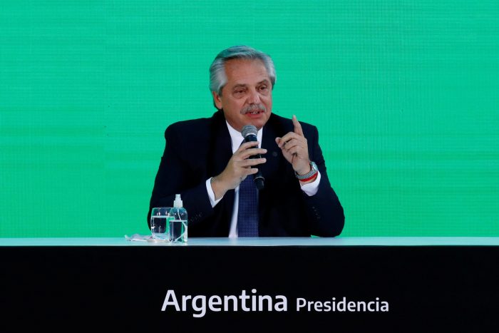 Diputados opositores piden juicio político a Presidente de Argentina por celebrar fiesta en cuarentena