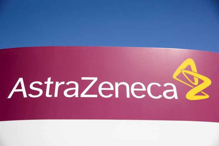 Terapia anticuerpos de AstraZeneca protege del COVID-19, según estudio