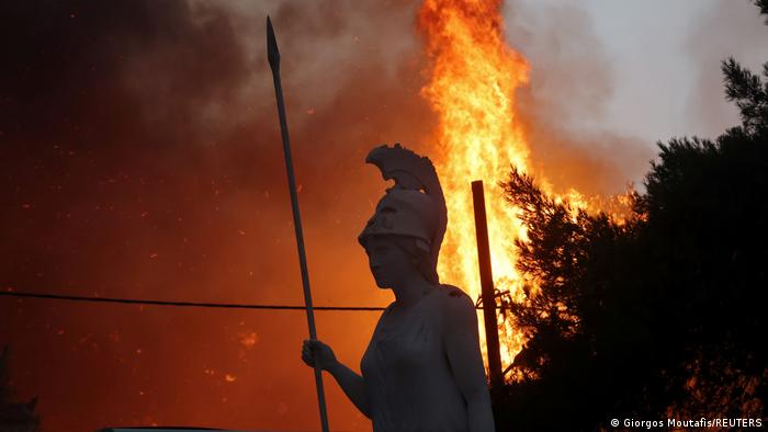 Incendios siguen amenazando a Grecia y obligan a más evacuaciones