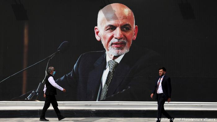 El presidente de Afganistán abandona el país ante avance talibán