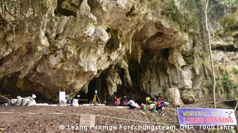La entrada de la cueva de roca caliza, Liang Panning.