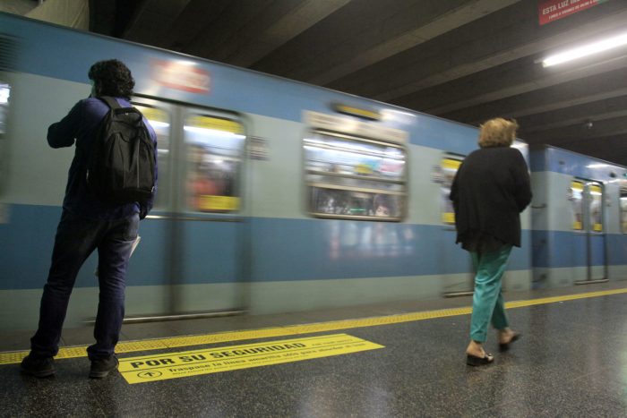 Metro cierra temporalmente estación Cal y Canto por manifestaciones: trabajadores subcontratados por Grupo Eulen denuncian despidos