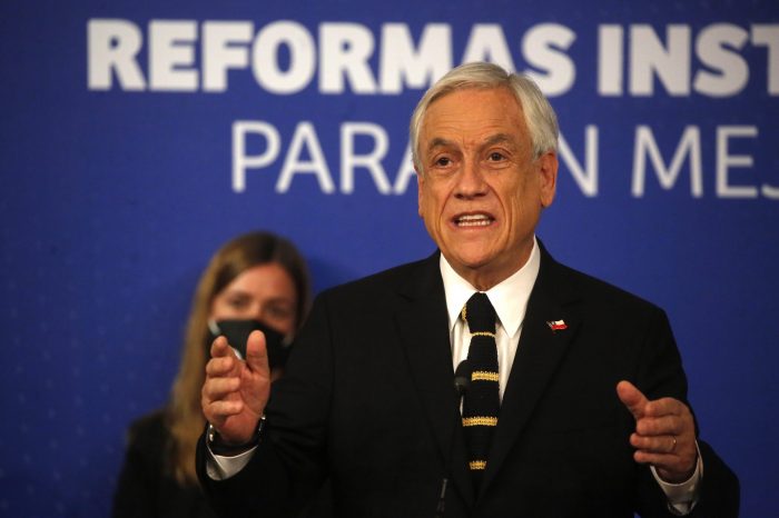 Piñera defiende extensión del IFE, pero dice que es momento de «recuperar los equilibrios fiscales» y llama a «terminar con el populismo»