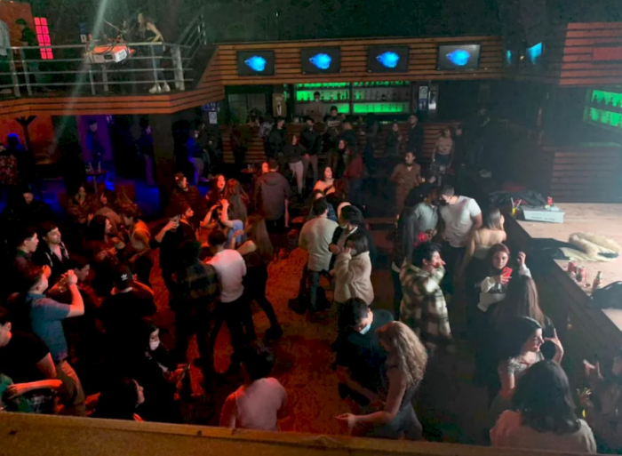 Seremi de Salud de Magallanes inicia sumario sanitario contra discoteca de Punta Arenas que abrió en pandemia