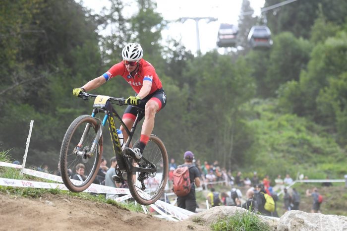 “Le di con todo, con el corazón y por Chile”: Martín Vidaurre se corona campeón mundial de Mountain Bike