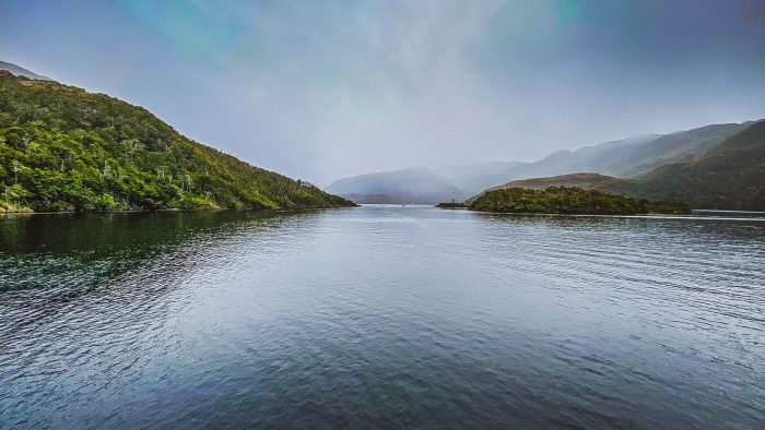 Ensanche del canal Kirke: el polémico proyecto de intervención de la Patagonia que beneficiaría a la industria salmonera