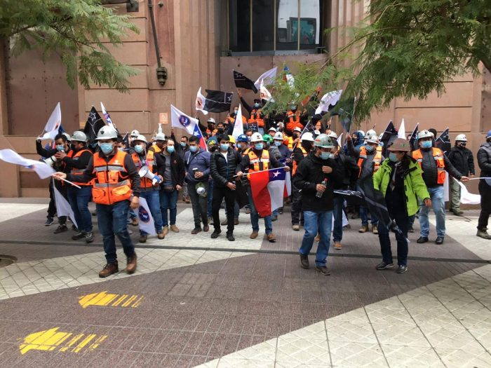 Otro sindicato se une a la huelga en la División Andina de Codelco
