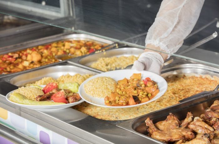 Restaurantes y comedores escolares: ¿es sano comer fuera de casa?