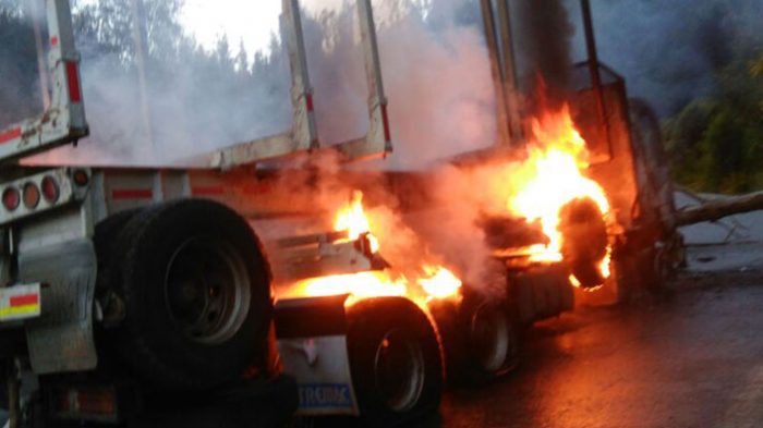 Ataque incendiario en Quilleco: desconocidos quemaron siete camiones en predio forestal