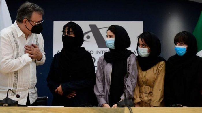 Las «Soñadoras afganas», el equipo adolescente de robótica que recibió asilo en México