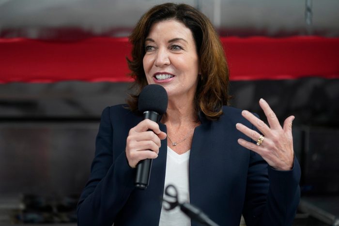Kathy Hochul: ¿Quién es la primera mujer en convertirse en gobernadora de Nueva York?