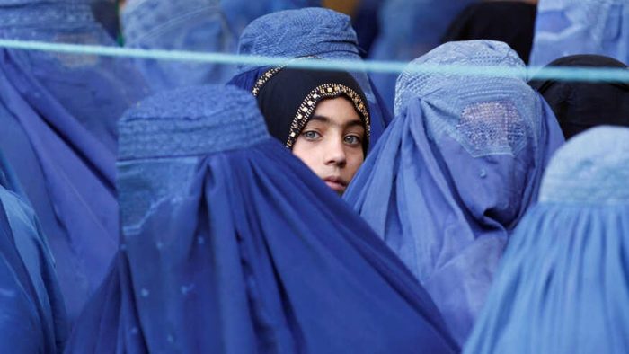 En las calles de Kabul solo transitan hombres ¿Dónde están las mujeres afganas?