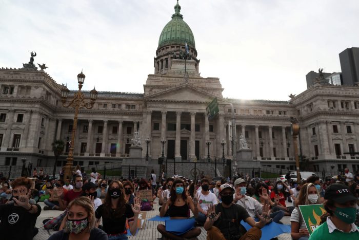 Oposición argentina da cachetada al Gobierno al lograr mayoría de votos en primarias