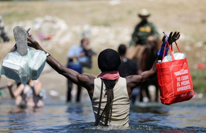 Estados Unidos debe suspender los vuelos de repatriación a Haití