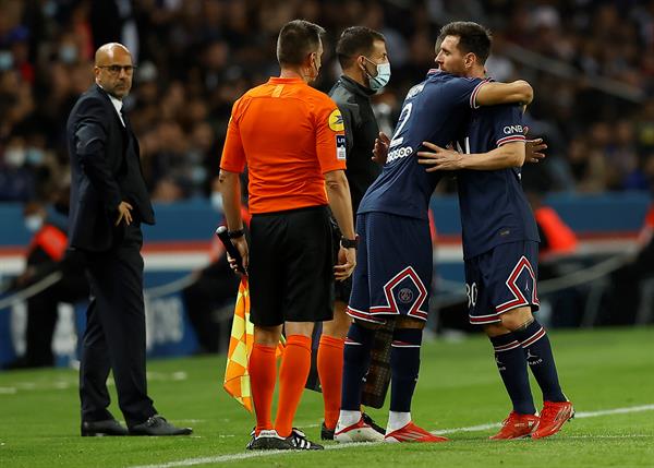 El enojo de Lionel Messi luego de ser sustituido en el encuentro del PSG frente al Lyon