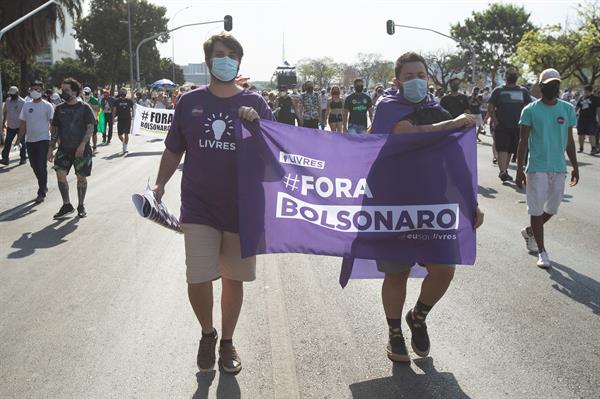 Protestas piden la destitución de Bolsonaro tras su amenaza a instituciones