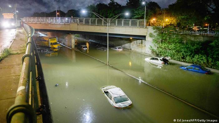 Al menos 42 personas mueren en históricas inundaciones en noreste de Estados Unidos