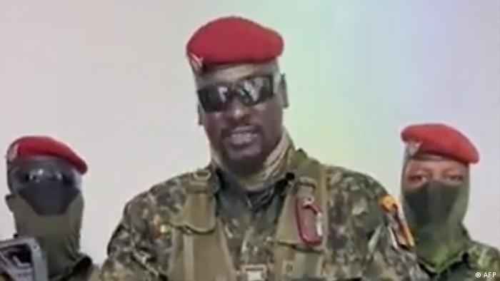 Militares dan golpe y detienen al presidente de Guinea, Alpha Condé