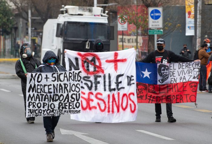 Al menos 26 detenidos tras protesta contra la Parada Militar en Santiago