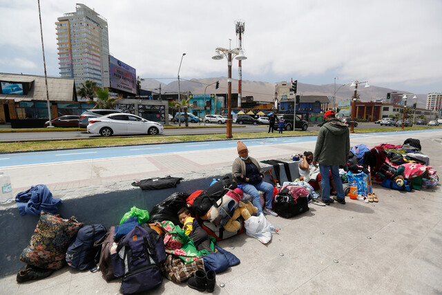 Embajador de Venezuela explica «Plan Vuelta a la Patria» en Iquique y genera rechazo de migrantes: «No queremos regresar (…) Que se vaya solo»