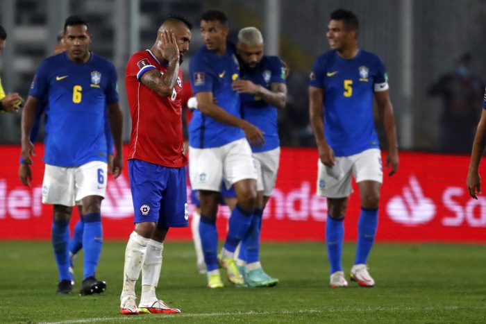 La jugada que todo el público y equipo chileno reclamaron penal en el partido entre Chile y Brasil