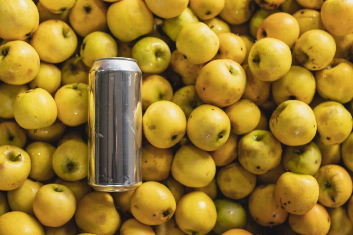 Nueva cerveza de manzana rescata el fruto ancestral de Los Ríos
