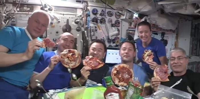 Astronautas disfrutaron de una fiesta de pizzas en plena incursión espacial