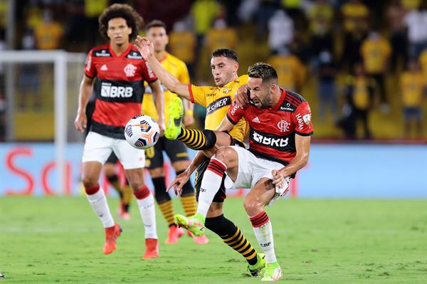Flamengo de Mauricio Isla es finalista de la Copa Libertadores luego de vencer al Barcelona de Ecuador