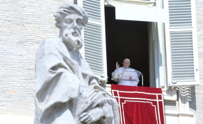 El papa sobre la Iglesia: «nos asusta acompañar a gente con diversidad sexual»