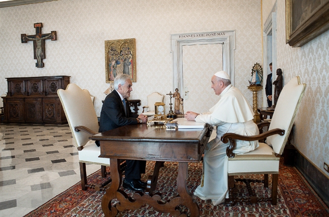 Papa habla del “proceso de reforma de la Constitución” con el Presidente Piñera y este destaca “el respeto a los derechos humanos de todos”