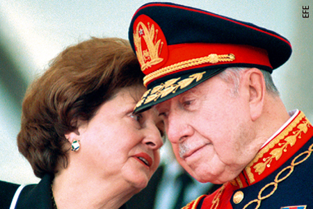 Municipalidad de Valdivia revoca títulos honoríficos de Augusto Pinochet y Lucía Hiriart: ya no son hijos ilustres de la comuna