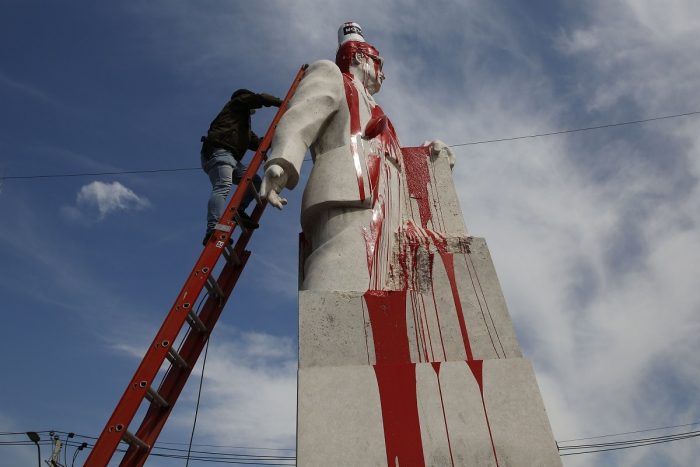 Municipalidad de San Joaquín acusa nueva vandalización contra monumento a Salvador Allende